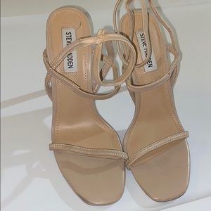 Steve Madden nude heels